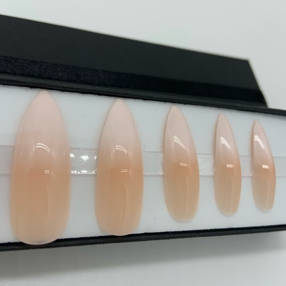 Peach/Nude Press-On Nails - Picture 3 of 3